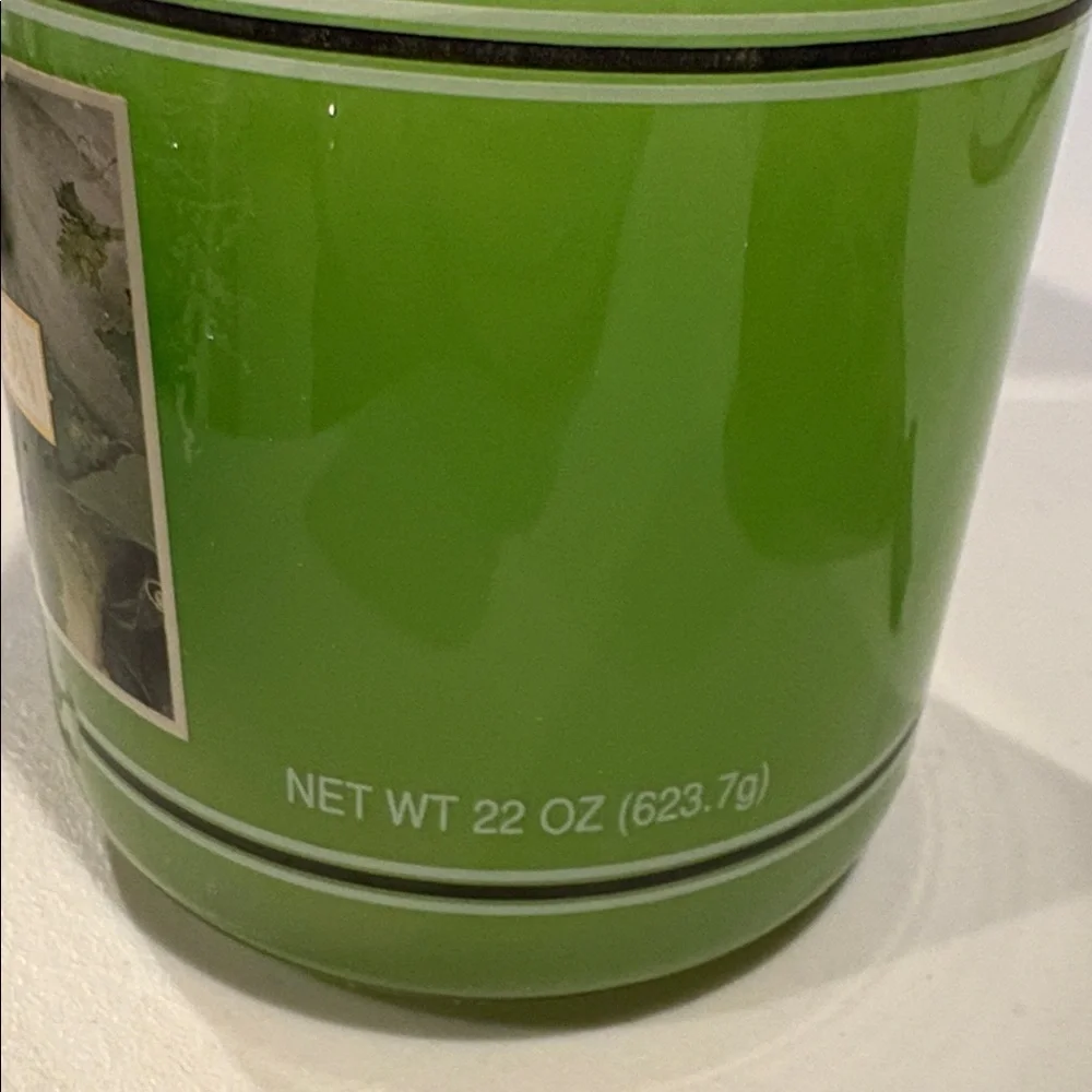 Yankee Honeydew Melon Candle.  22 oz Jar. NEW. Includes gift box